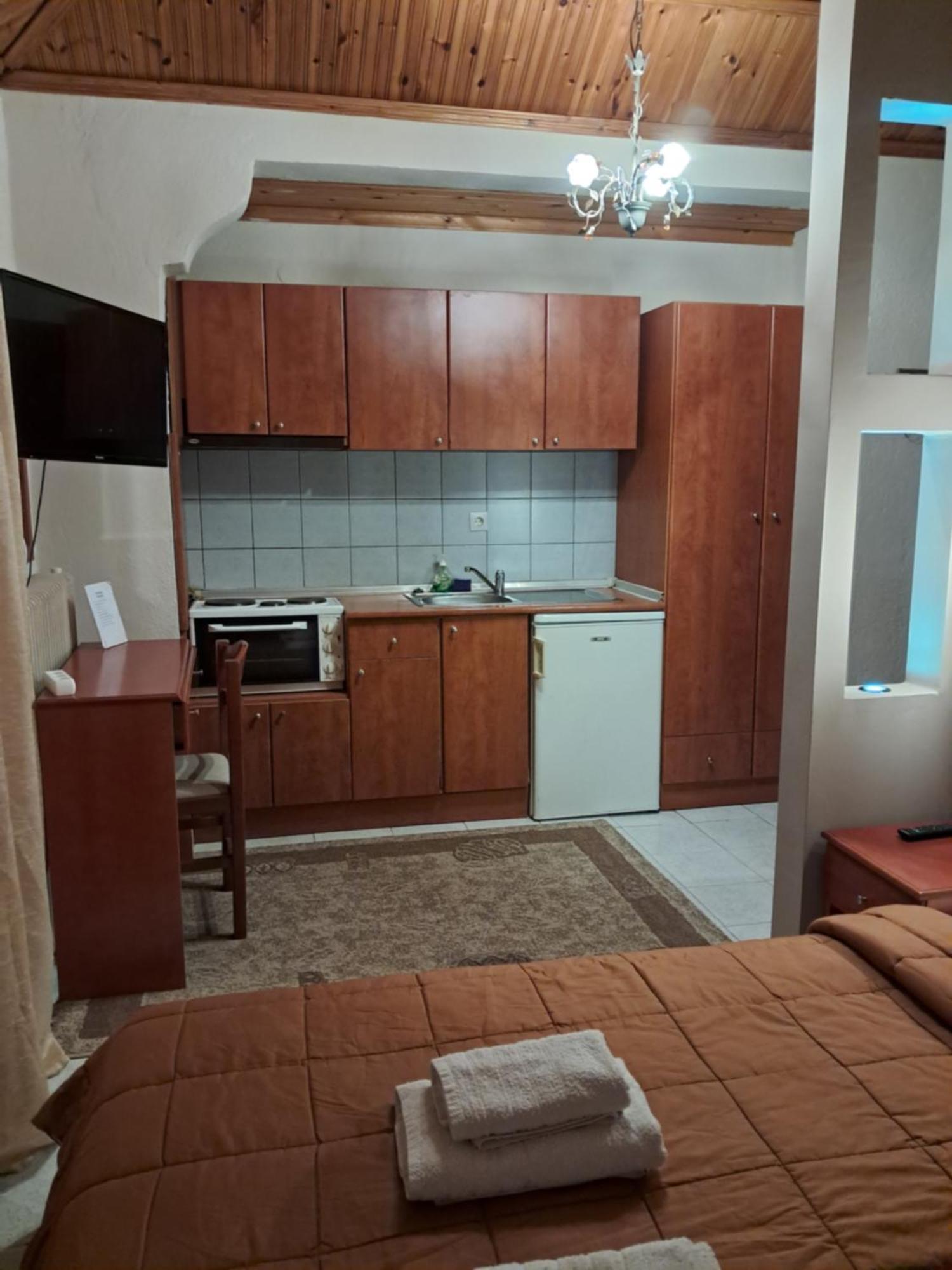 Erodios Guesthouse Káto Loutrákion Exteriör bild