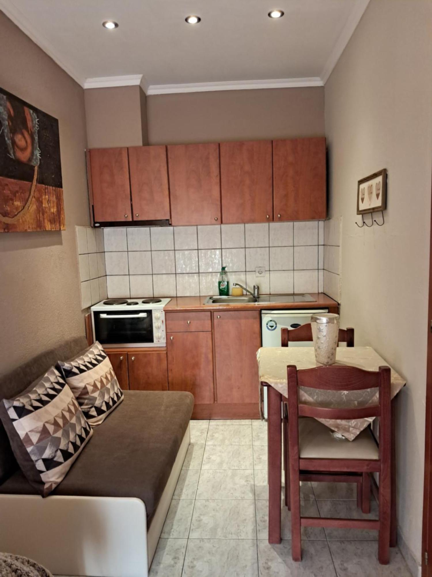 Erodios Guesthouse Káto Loutrákion Exteriör bild