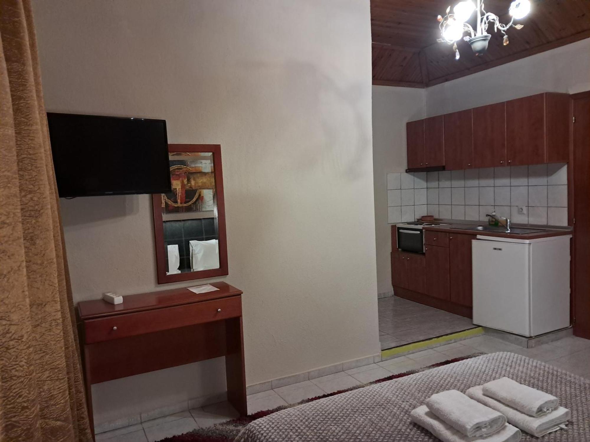 Erodios Guesthouse Káto Loutrákion Exteriör bild